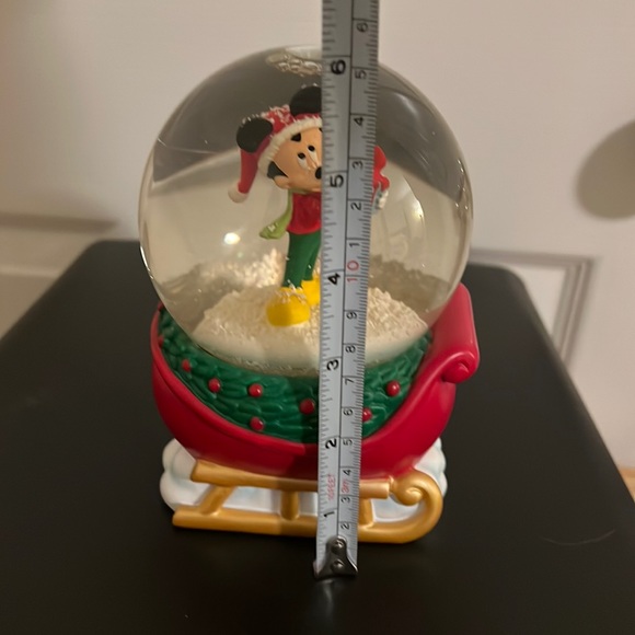 AUTHENTIC DISNEY SANTA MICKEY 2017 HOLIDAY SNOW GLOBE•NEW CONDITION - Picture 5 of 6